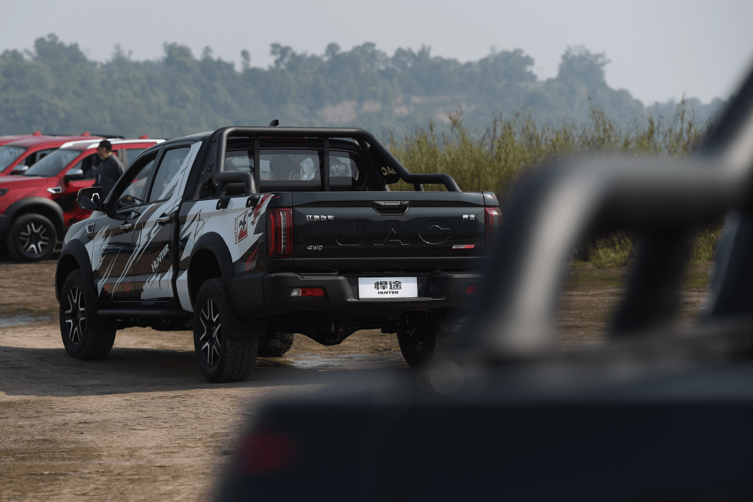 鯊魚(yú)王多變體汽車智能皮卡后箱蓋 鯊魚(yú)王多變體汽車智能皮卡后箱蓋